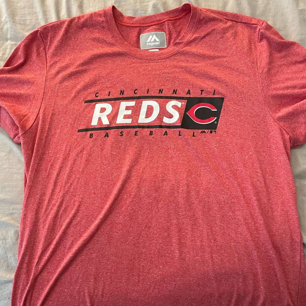 Cincinnati Reds men’s short sleeve t-shirt